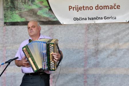 Za harmoniko je prijel tudi predsednik Kmetijsko-gozdarske zbornice Slovenije Cvetko Zupančič